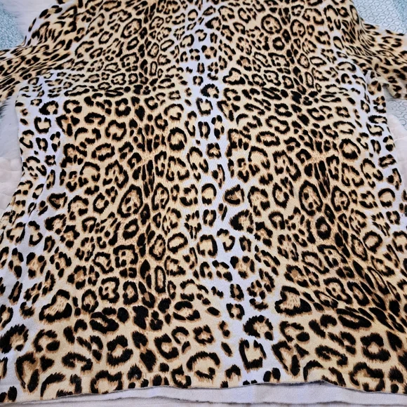 Sweater - Picture 2 of 4